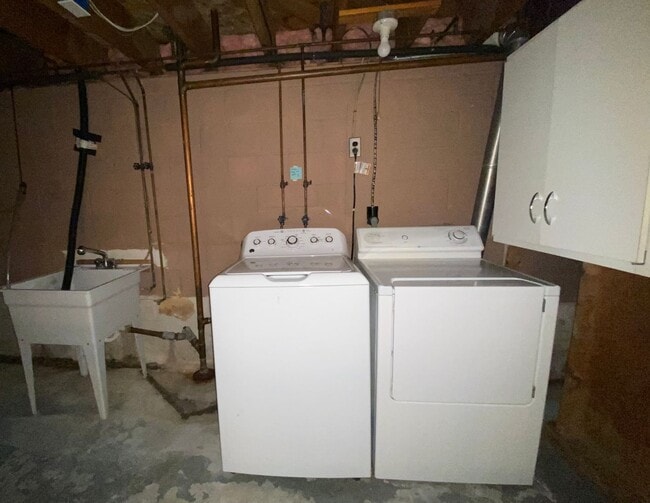 Building Photo - 4 Bedroom Home in Burlington VT Available NOW!