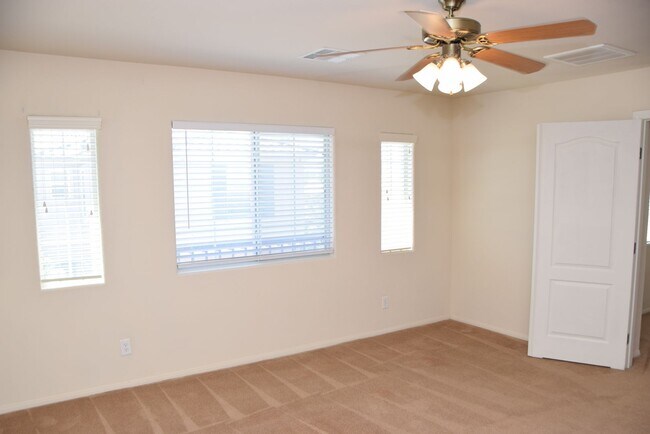 Building Photo - HENDERSON UPGRADED 4 BEDROOM HOME