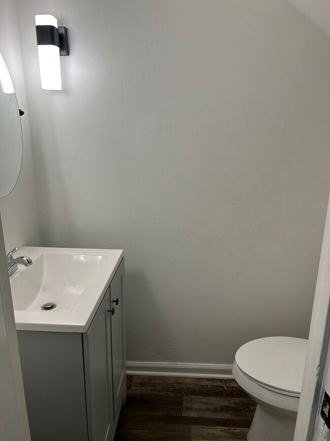 Building Photo - 709 Summit Ave