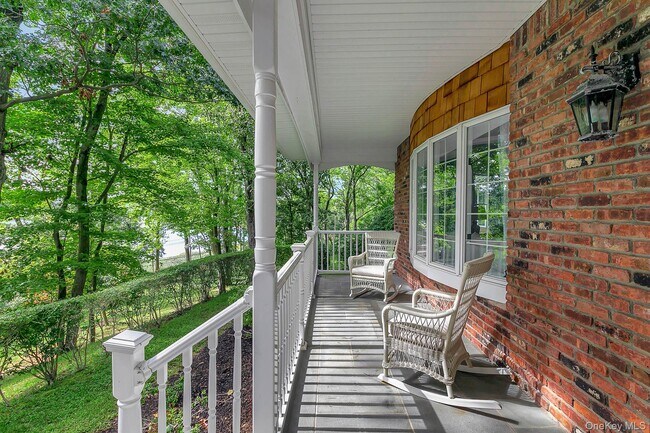 Building Photo - 451 River Rd