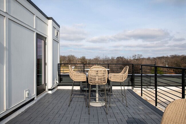 Building Photo - 103 Lucile St