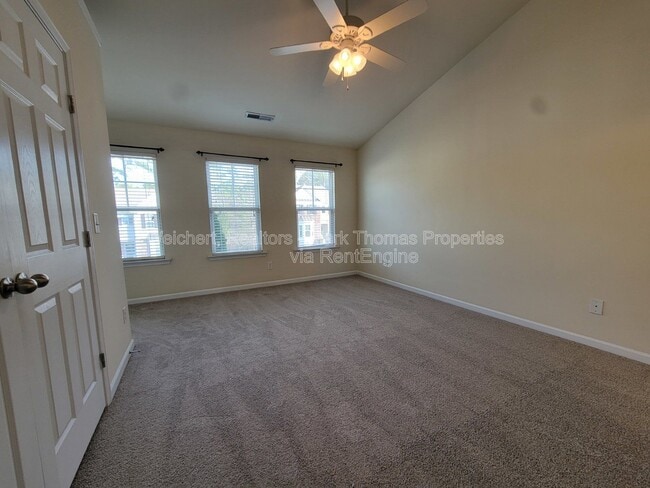 Building Photo - 100 Stratford Lakes Dr