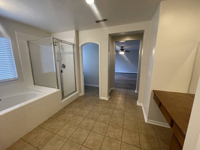 Building Photo - 37280 Parkway Dr