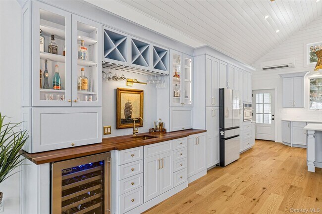 Building Photo - 80 Louse Point Rd