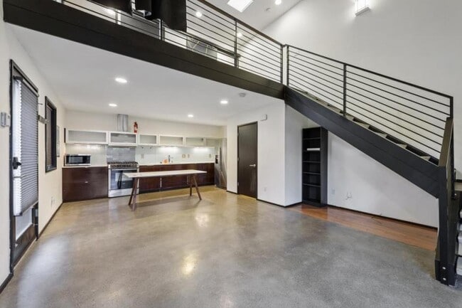 Building Photo - 1 bedroom in Seattle WA 98108