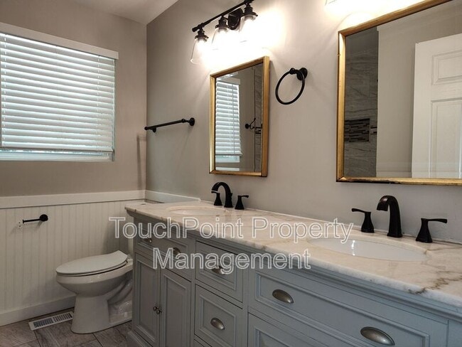 Building Photo - 3401 Bonaire Dr