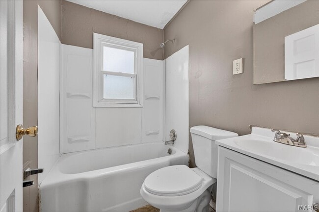 Building Photo - 6018 Evergreen Blvd