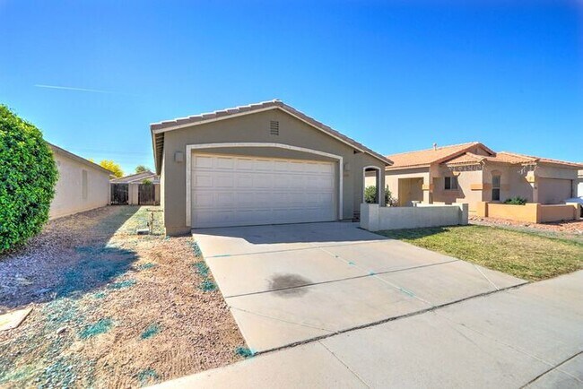 Building Photo - READY TO VIEW NOW! Spacious 3 Bed 2 Bath home in the Estrella Neighborhood