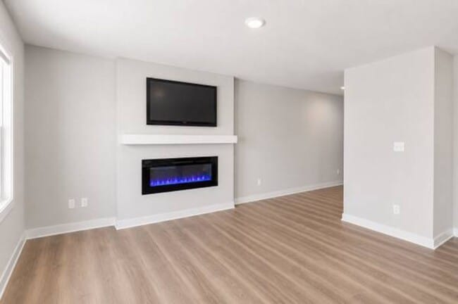 Building Photo - 353 Juniper Dr