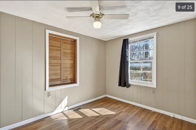 Building Photo - 3-Bedroom Home + Bonus Room in SE Springfield