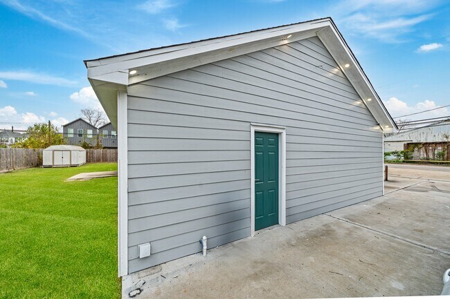 Building Photo - 4611 Idaho St