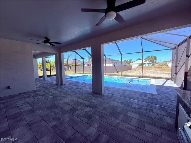 Building Photo - 102 NE 8th Pl