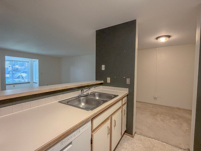 Building Photo - 975 Aberdeen Ave NE