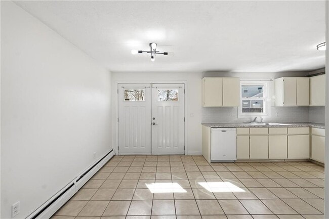 Building Photo - 10 Henry St