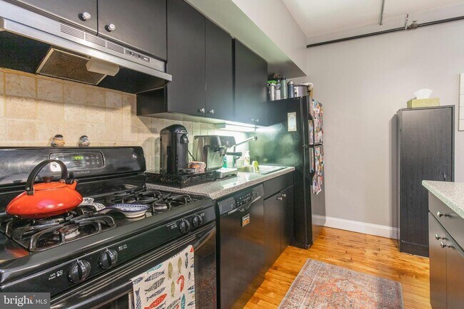 Building Photo - 36 Strawberry St