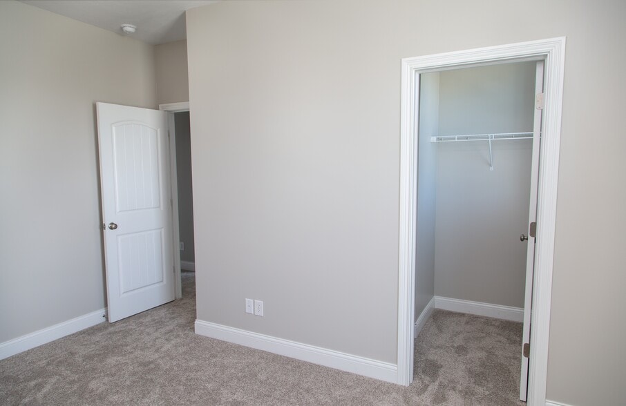 Building Photo - 14277 James Dean Dr