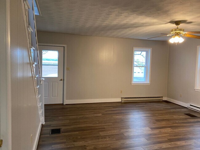 Building Photo - Coming soon! 4 Bedroom Farmhouse for Rent in Shippensburg