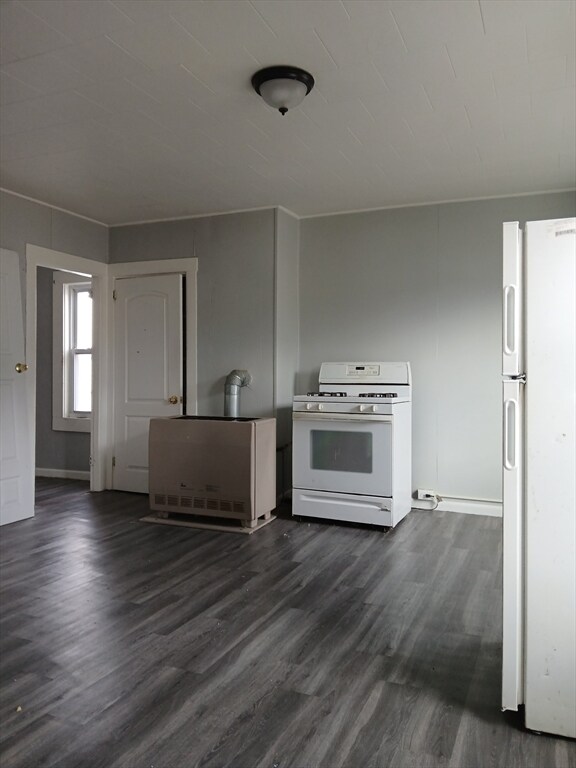 Building Photo - 137 5th St