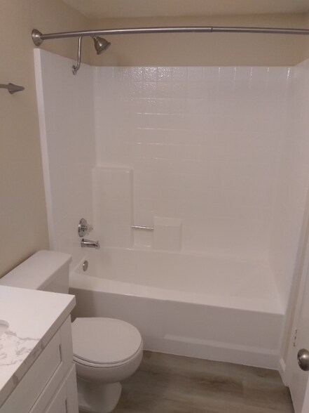 Building Photo - 9808 Shirley Gardens Dr