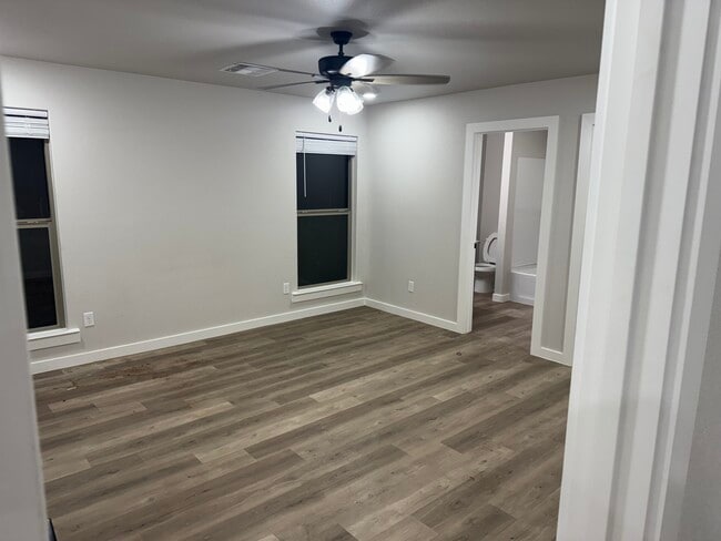 Building Photo - 400 Panhandle Dr