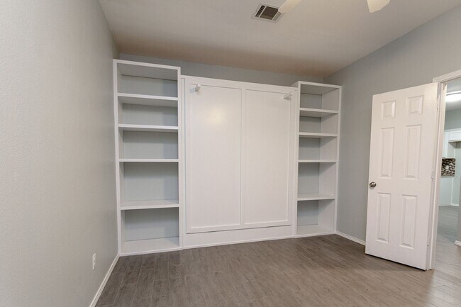 Building Photo - Inviting 4/BR 2/BA Home with Open Layout and Natural Light