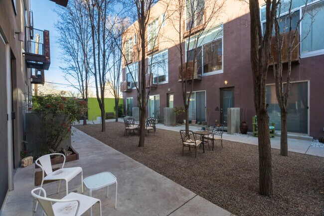 Building Photo - 877 Silver Ave SW