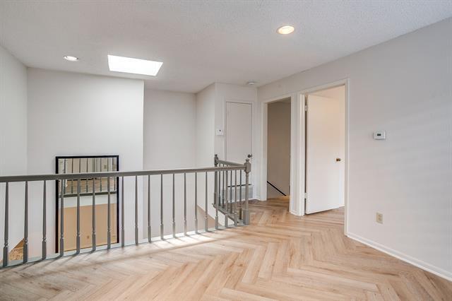 Building Photo - 5605 Collinwood Ave