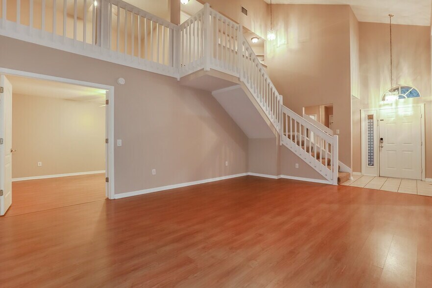 Building Photo - 9323 Hidden Water Cir