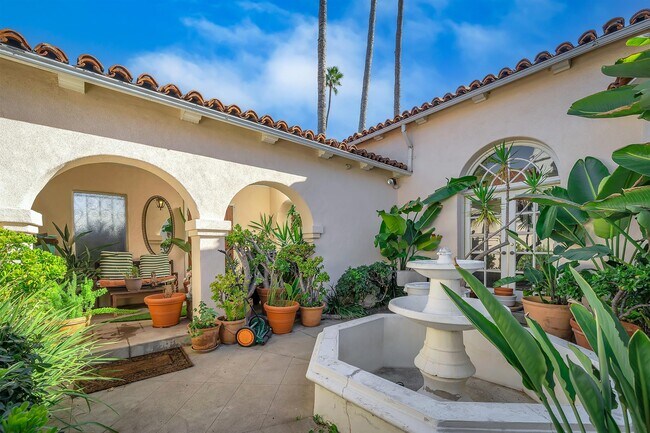 Entryway arches - 609 S Highland Ave