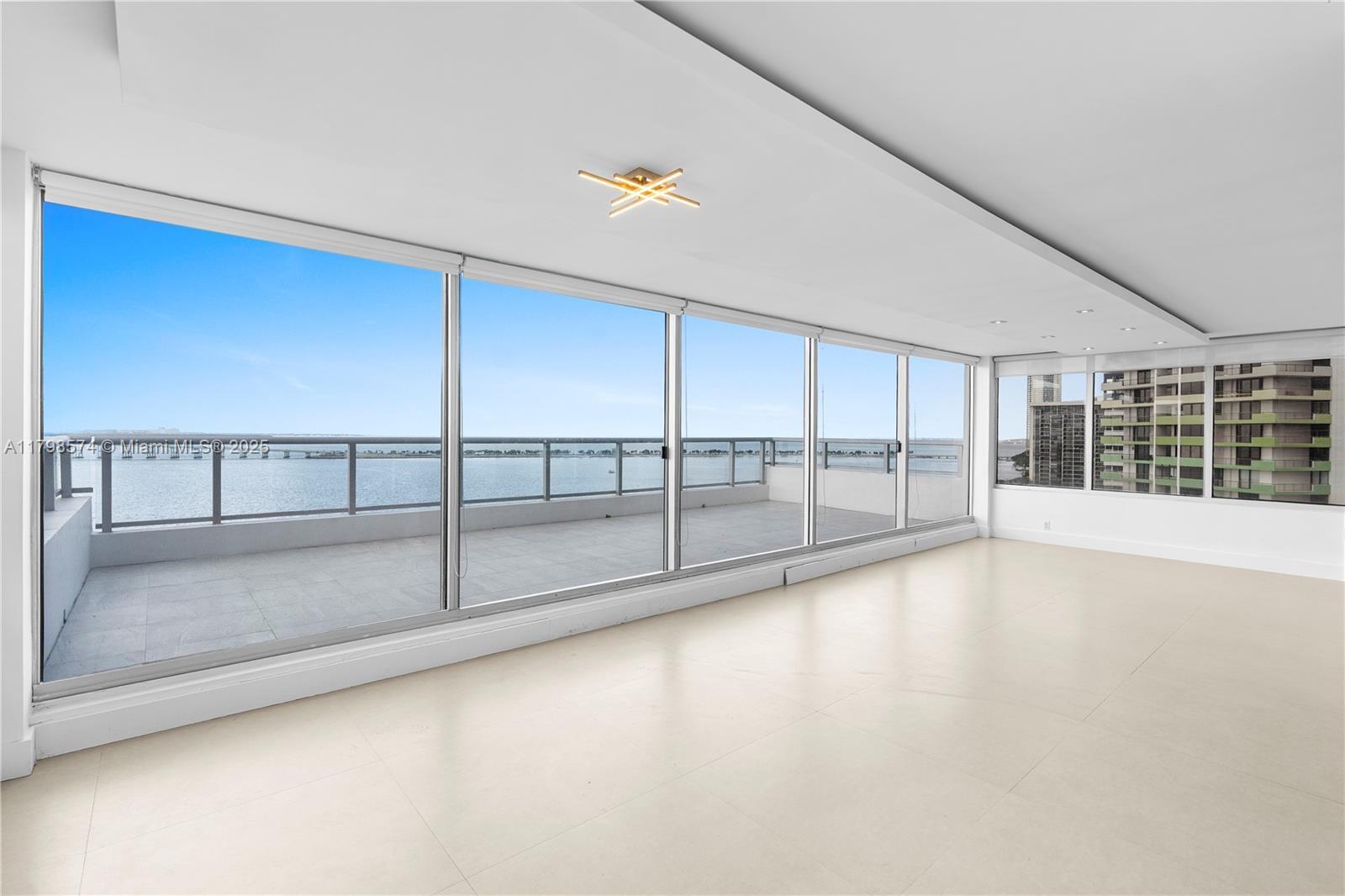 Building Photo - 1541 Brickell Ave