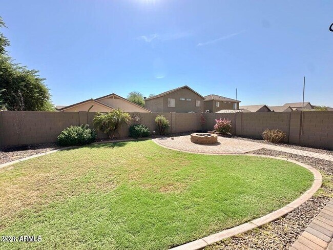 Building Photo - 11569 W Cinnabar Ave