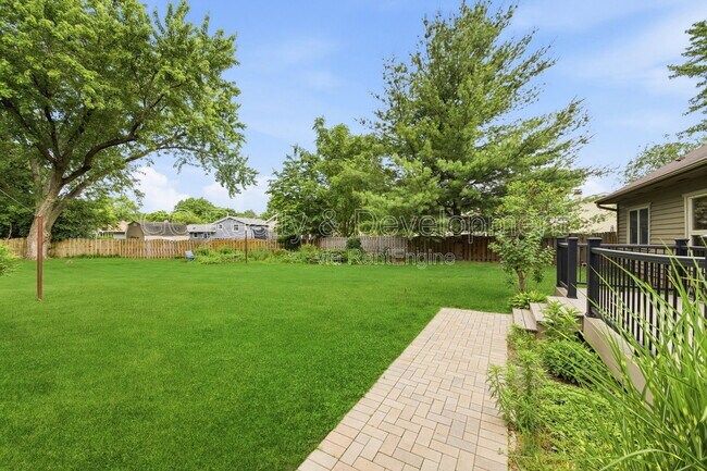 Building Photo - 938 Canterbury Dr