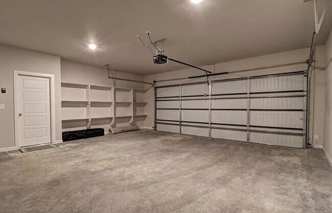 Building Photo - 1733 W Whitney Ln