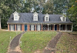 Building Photo - NOW AVAILABLE!!! Beautiful Townhome with M...