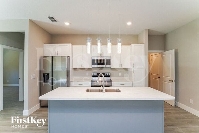 Building Photo - 51 Inconnu Dr