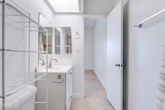 Building Photo - 1297 W 5th St