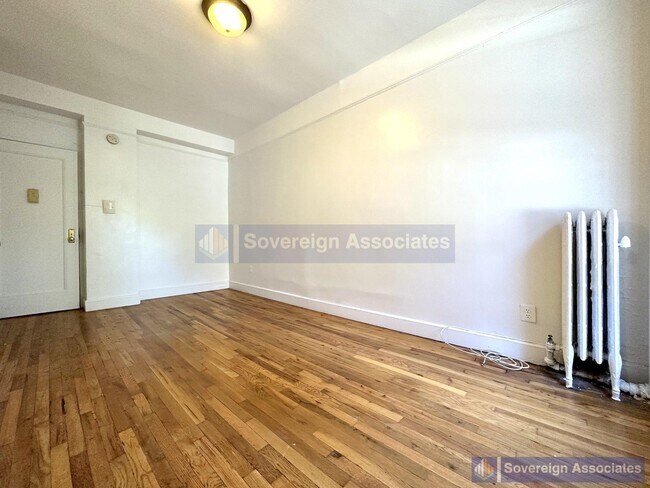 Building Photo - 936 West End Ave