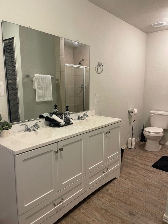 Building Photo - 2010 Caplin St