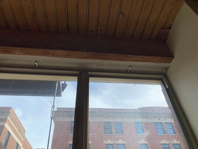 Building Photo - 1500 W Monroe St