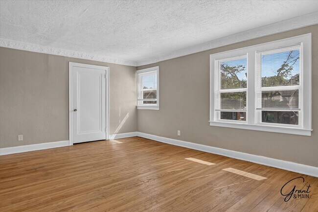 Building Photo - 17127 Roselawn St