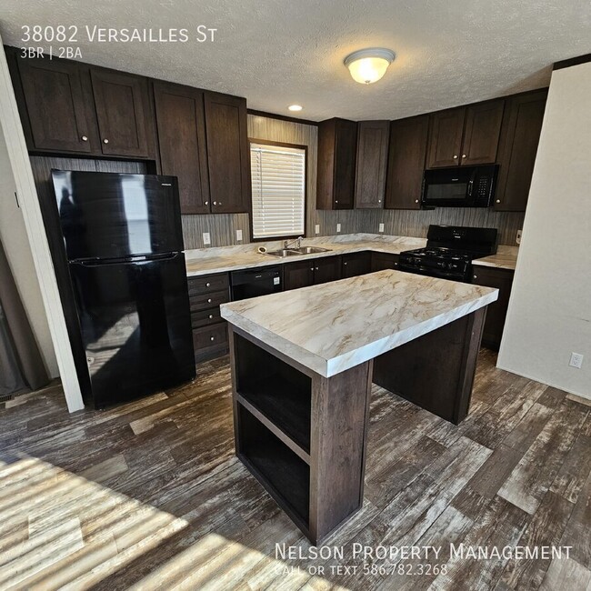 Building Photo - 3-bedroom, 2-bathroom, 960 square feet of ...