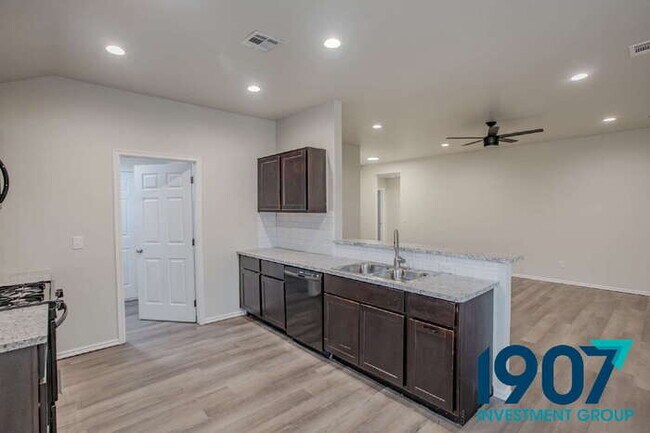 Building Photo - Modern & Spacious 3-Bedroom Home in Newcas...