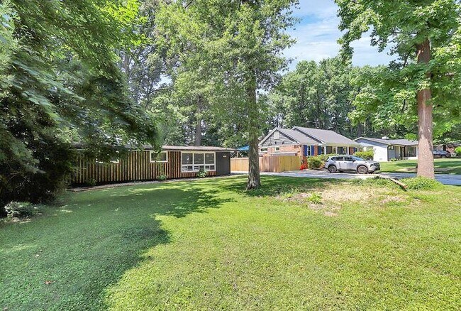 Building Photo - Beautifully Renovated 3BD/1BA Ranch in Sen...
