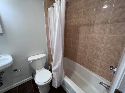 Building Photo - 51 Park Dr