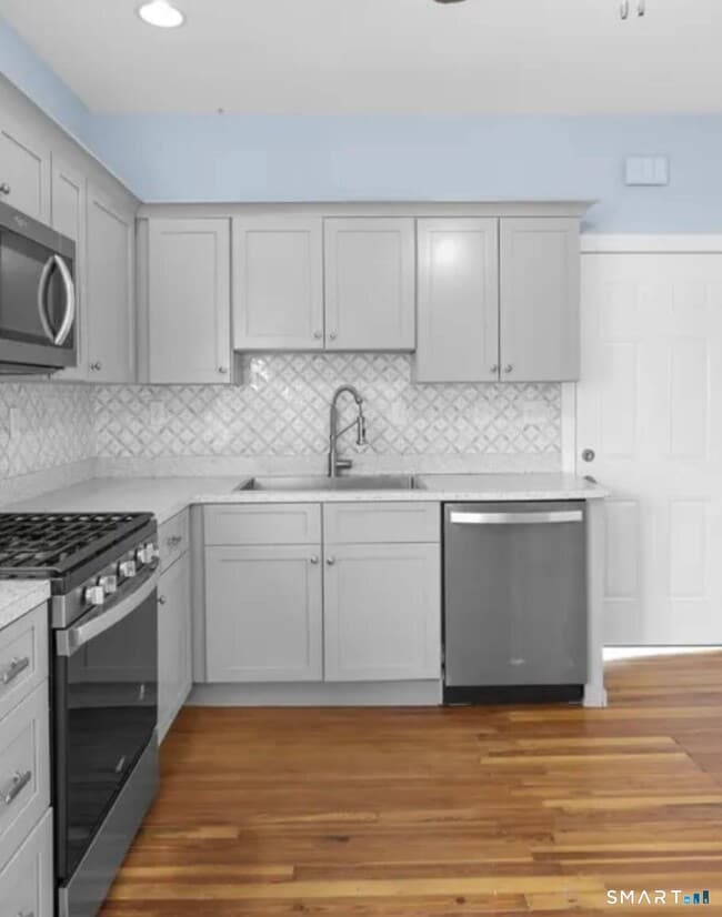 Building Photo - 180 Peck Ave