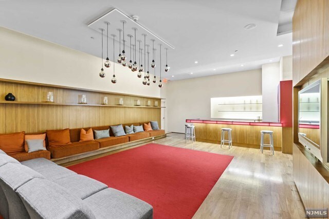 Building Photo - 509 River Rd