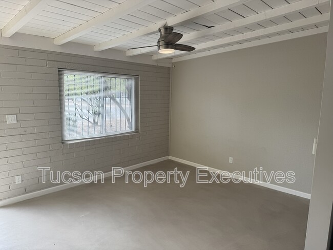 Building Photo - 3317 N Howard Blvd