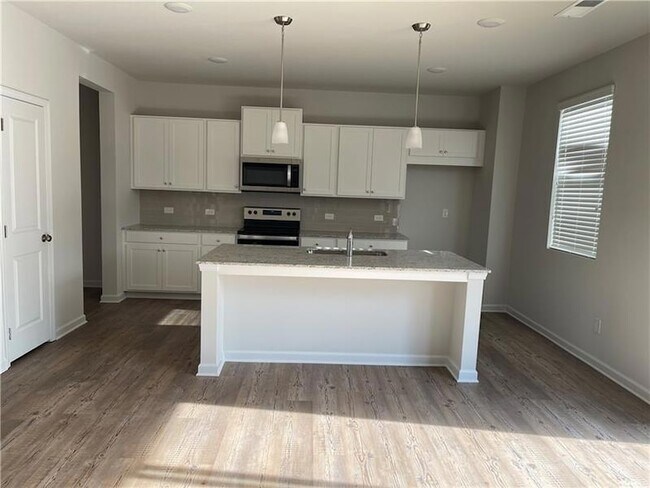 Building Photo - 240 Summerwood Ln