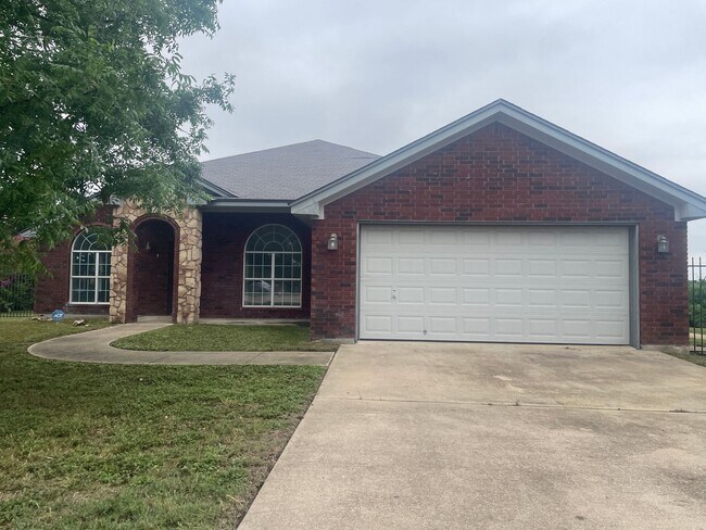 Primary Photo - 4 BEDROOM, EASY COMMUTE