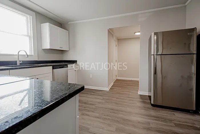 Building Photo - 309 H St